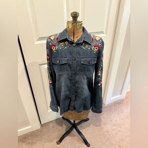 En Créme Johnny Was Look Embroidered Floral Denin Shirt/ jacket. NWOT. S/M